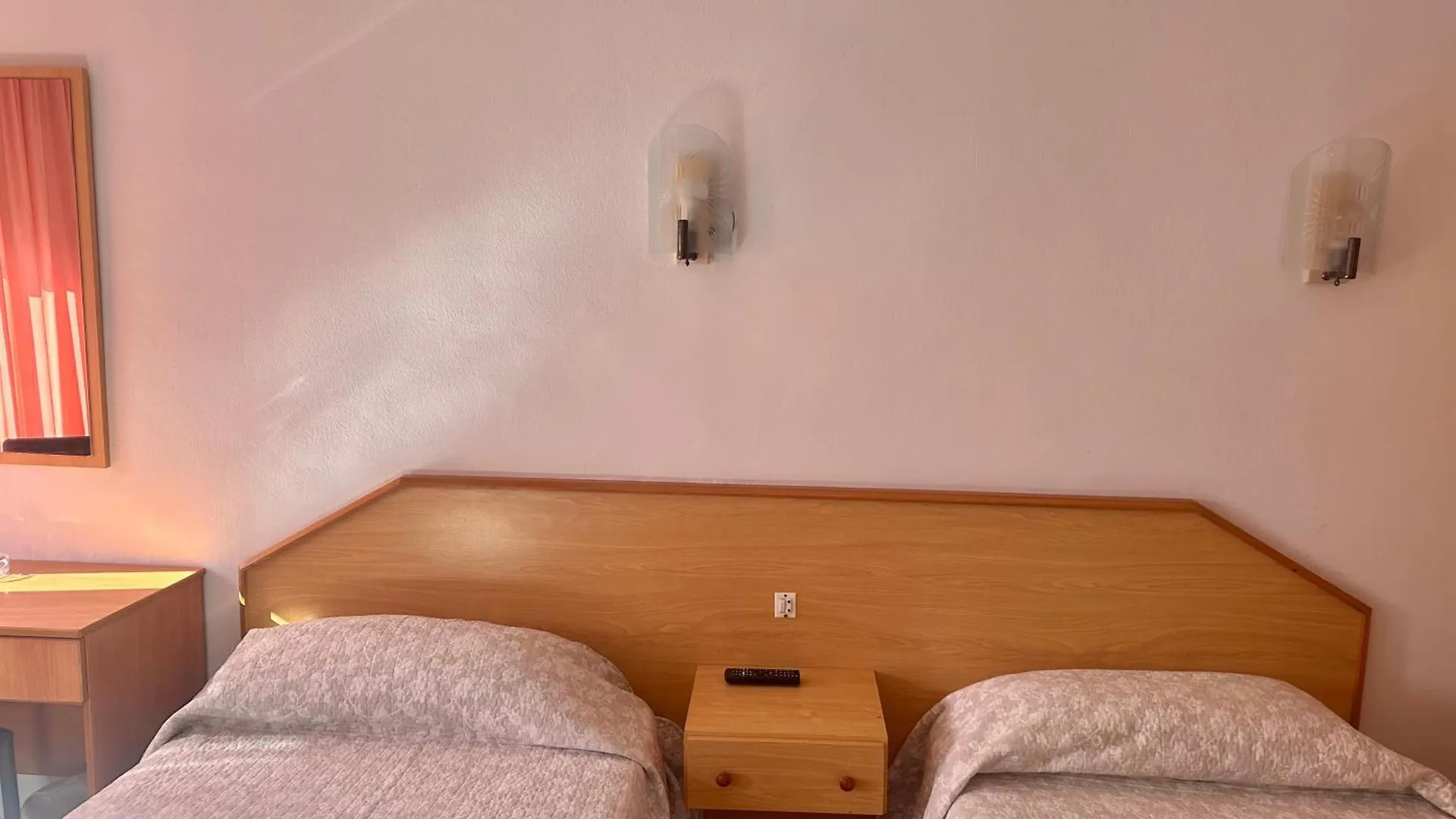 Fonda Can Setmanes Guest House Blanes