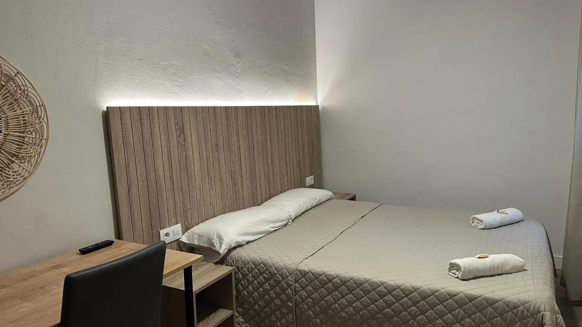 Fonda Can Setmanes Guest House Blanes